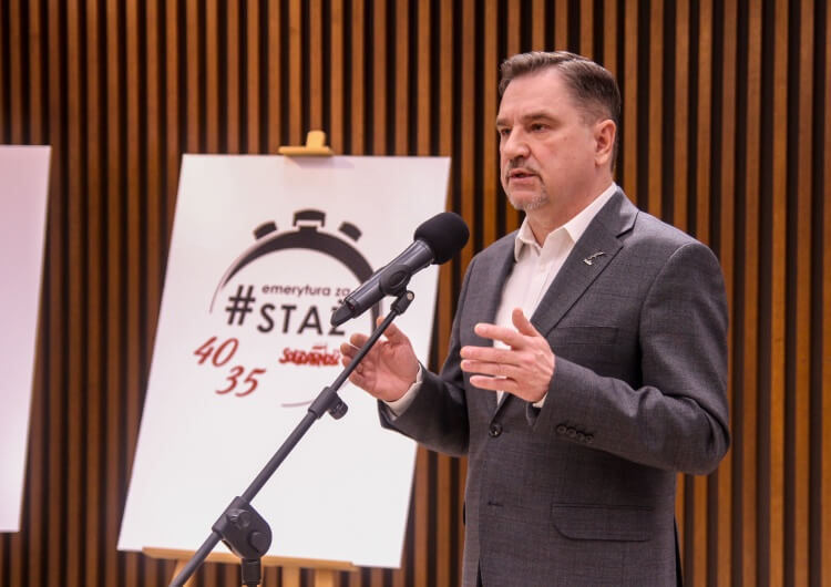 piotr duda podczas konferencji o projekcie obywatelskim